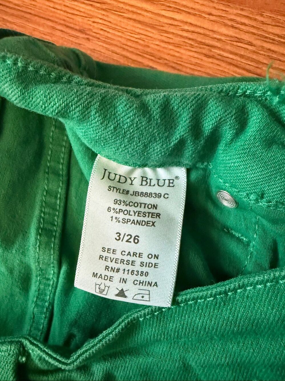 Judy Blue Women's Garment Dyed Raw Hem Cropped Wide Leg Jeans Kelly Green 3/26 - Picture 6 of 9